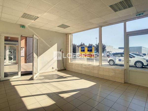 Location local commercial Frignicourt - 5 pièce(s) - 132 m² - 1 000 €/mois