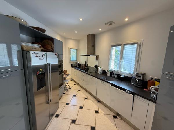 Maison 5 pièce(s) 3 chambre(s) 150 m²