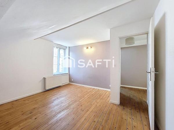 Charmante maison rénovée, jardin paysager, garage