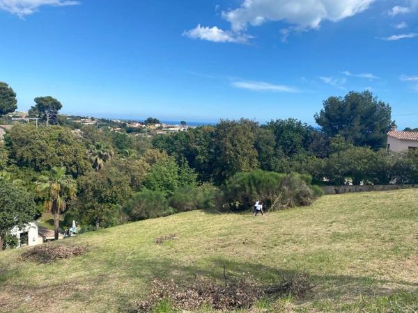 Vente Terrain 1860 m2 à Cagnes-sur-Mer