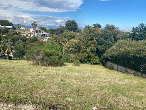 Vente Terrain 1860 m2 à Cagnes-sur-Mer