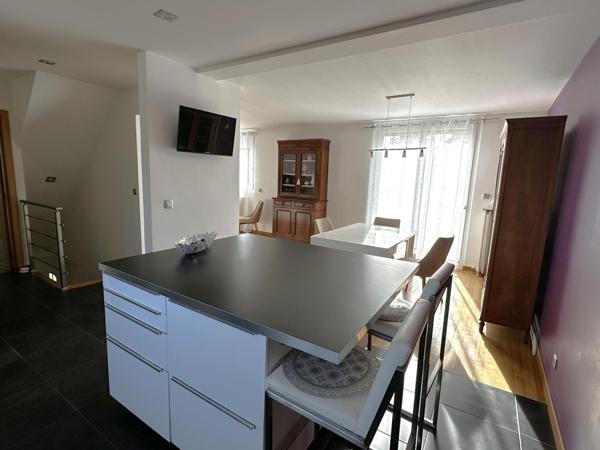 Deux maison en une, prête à vivre ou louer