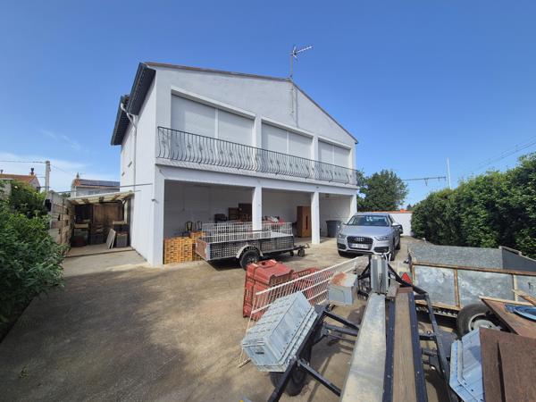 Maison traditionnelle avec double garage