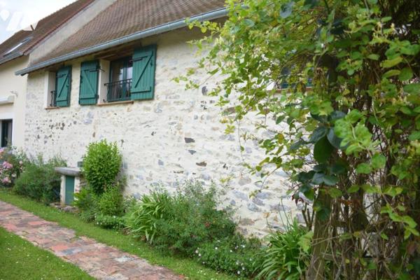 Vente sur Ballée maison avec garage et jardin