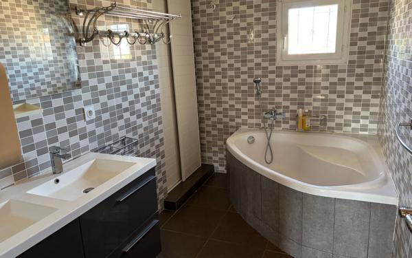 Maison à vendre    6 pièces • 184 m2 Vedène