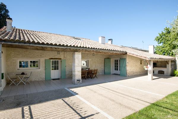 Bâtisse de 215M² en pierre du XVIII siècle à Thairé, La Fondelay