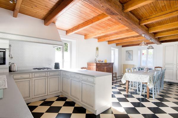 Bâtisse de 215M² en pierre du XVIII siècle à Thairé, La Fondelay