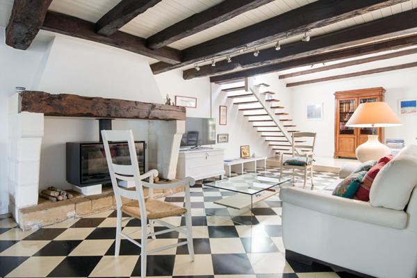 Bâtisse de 215M² en pierre du XVIII siècle à Thairé, La Fondelay