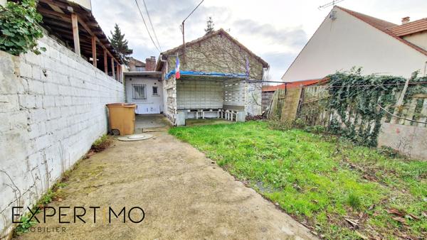 Sainte-Geneviève-des-Bois (91700) À VENDRE Sainte-Géneviève-des-Bois (91700) – Maison de plain-pied à rénover avec stationnement