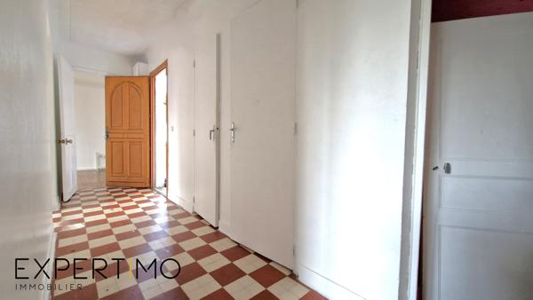 Sainte-Geneviève-des-Bois (91700) À VENDRE Sainte-Géneviève-des-Bois (91700) – Maison de plain-pied à rénover avec stationnement