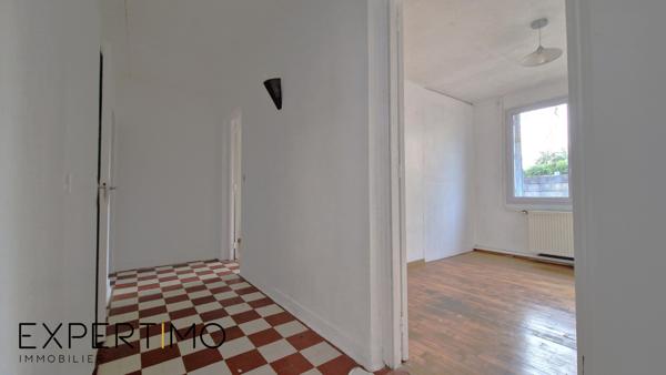 Sainte-Geneviève-des-Bois (91700) À VENDRE Sainte-Géneviève-des-Bois (91700) – Maison de plain-pied à rénover avec stationnement