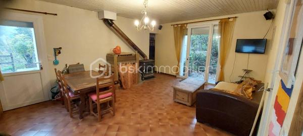 Venez visiter cette maison de 4 pièces possible 5, jardin 1700 m2 et annexes de 50 m2.
Sans aucun vis à vis, construite en 1972 et rénovée, habitable immédiatement !
A 1H15 de Montpellier, 30 minutes de l'A75 et 15 minutes du Vigan transports scolaires à 5 min à pied de la maison.
Après avoir quitté la route principale qui amène vers Millau, nous nous engageons sur une petite route sans issue, tranquillité assurée.
Accès à une réserve d'eau.
Le terrain a été en partie clôturé, l'espace est entretenu, chênes en grande majorité, jardin potager.
Nous entrons directement dans le séjour pour gagner de l'espace, belle pièce lumineuse, poêle à bois Godin performant, la cuisine reste aménagée, 3 chambres, salle de bain, WC indépendant, nombreux placards.
2 terrasses avec vue et mi-ombre pour l'été. Au sous-sol pièce de 25 m2 aménageable, atelier + dessous de terrasse et vide sanitaire.
Barbecue, poulailler, serre.
De nombreux travaux de réfection de moins de 10 ans ont été réalisés.
(toiture, isolation ext. façade et combles, menuiseries, volets électriques, ...) et d'aménagement terrasse et sous-sol en rez-de-jardin.
Assainissement collectif relié au tout l’égout.
Taxe foncière 2025 - 579 euros.
Mandat exclusif.
Un lieu unique et magique pour les amoureux des espaces protégés !
