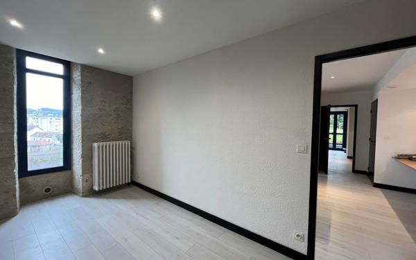 Maison à vendre    1 pièce • 159,75 m2 Périgueux