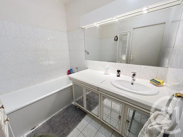 Appartement F3 à vendre  3 pièces - 67,14 m2 LE KREMLIN BICETRE - 94