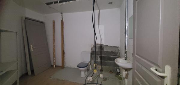 APPARTEMENT À RÉNOVER COEUR DE VILLAGE VIVANT ET TOURISTIQUE  SUD ARDÈCHE