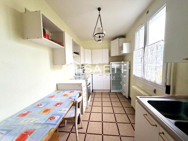 ANGERS bien avec gros potentiel, jardin garages.