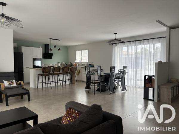 Location maison 4 pièces 115 m² Salles