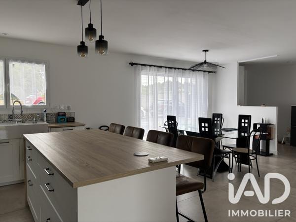 Location maison 4 pièces 115 m² Salles