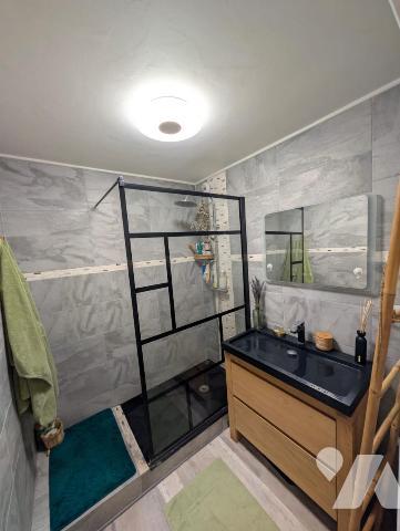 ST-HERBLAIN Bourg. Au calme. T3 de 77,48 m² au dernier étage, 2 balcons, Parfait état. Libre