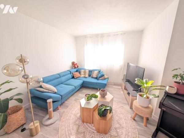 ST-HERBLAIN Bourg. Au calme. T3 de 77,48 m² au dernier étage, 2 balcons, Parfait état. Libre