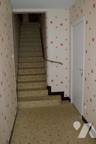 A vendre, à ERNEE (53500), en Mayenne. Maison ACTUELLEMENT LOUEE 530 ? / mois, comprenant :- au...