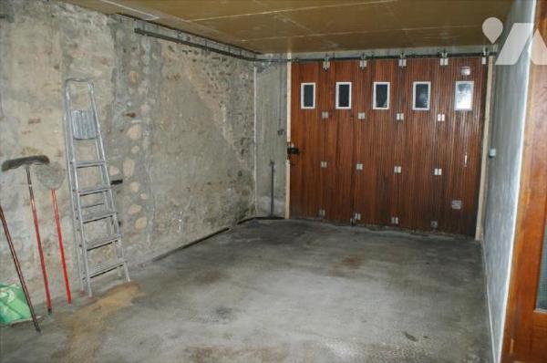 A vendre, à ERNEE (53500), en Mayenne. Maison ACTUELLEMENT LOUEE 530 ? / mois, comprenant :- au...