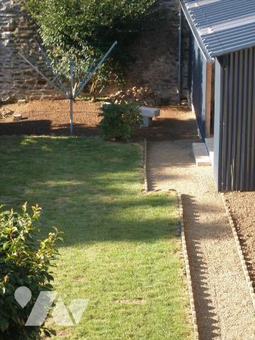 A vendre, à ERNEE (53500), en Mayenne. Maison ACTUELLEMENT LOUEE 530 ? / mois, comprenant :- au...