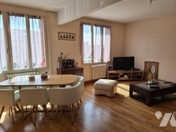 A vendre, à ERNEE (53500), en Mayenne. Maison ACTUELLEMENT LOUEE 530 ? / mois, comprenant :- au...