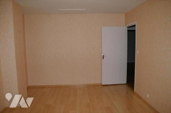 A vendre, à ERNEE (53500), en Mayenne. Maison ACTUELLEMENT LOUEE 530 ? / mois, comprenant :- au...