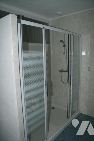 A vendre, à ERNEE (53500), en Mayenne. Maison ACTUELLEMENT LOUEE 530 ? / mois, comprenant :- au...