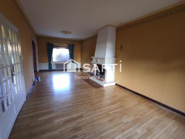 Maison jumelée de caractère très bien entretenue!