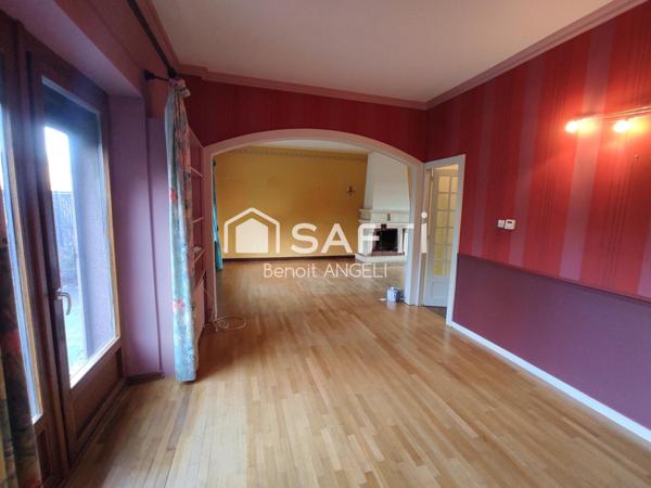 Maison jumelée de caractère très bien entretenue!