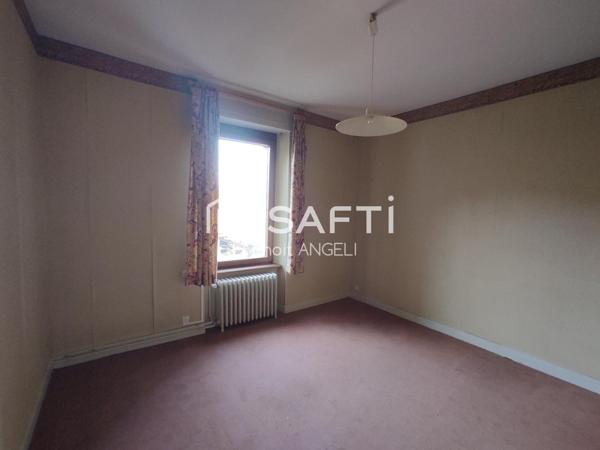 Maison jumelée de caractère très bien entretenue!