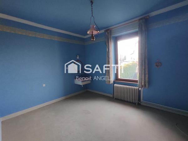 Maison jumelée de caractère très bien entretenue!