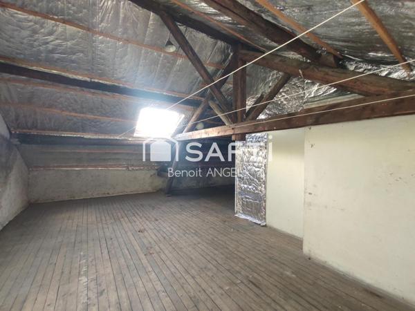 Maison jumelée de caractère très bien entretenue!