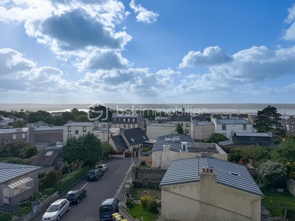 En exclusivité : Aurélien Lénaff BSK Immobilier vous propose de découvrir cet appartement idéalement situé dans le quartier recherché de Saint-Marc.
Ce logement se trouve au 2ème étage d'une copropriété bien entretenue.

Visite virtuelle à disposition sur demande.

Baigné de lumière, ce bien offre une agréable vue dégagée sur la rade de Brest, dans un environnement paisible.

L’appartement se compose de :
- Un salon exposé plein sud, ouvrant sur un balcon avec vue sur la rade
- Une cuisine aménagée et équipée 
- Deux chambres spacieuses avec placards
- Un WC indépendant 
- Une salle d’eau avec loggia

Pour plus de confort, vous bénéficierez également d’une cave qui vous facilitera votre rangement.

Caractéristiques techniques :
-Dalle béton
-Fenêtres en PVC
-Chauffage individuel électrique (radiateurs)

Des travaux de rafraîchissement sont à prévoir.
Ce bien présente un très beau potentiel, parfait pour créer un espace de vie à votre image.

Pour vous, je réalise gratuitement sous 48h, une estimation de votre bien immobilier sur les secteurs  du Pays d'Iroise, du Pays des Abers et sur la Communauté Urbaine de Brest. 
N'hésitez pas à consulter mes différents témoignages sur mon site Aurélien LENAFF bskimmobilier.com
Au plaisir de vous accompagner dans votre projet immobilier.