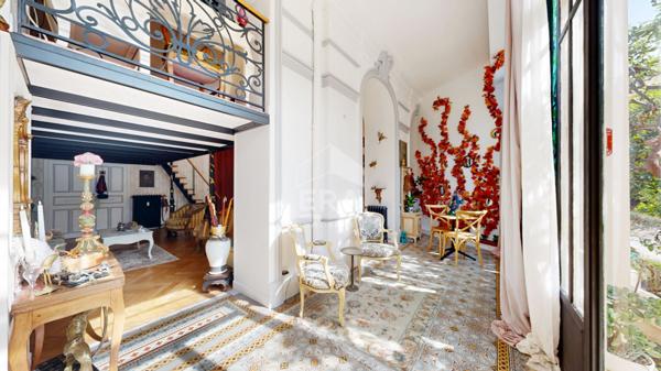 NICE - FLEURS : JOLI LOFT PLEIN SUD AU CALME DONNANT SUR JARDIN PLEIN SUD