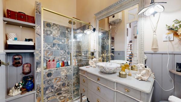 NICE - FLEURS : JOLI LOFT PLEIN SUD AU CALME DONNANT SUR JARDIN PLEIN SUD