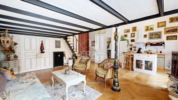 NICE - FLEURS : JOLI LOFT PLEIN SUD AU CALME DONNANT SUR JARDIN PLEIN SUD