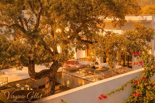 Villa contemporaine de plain-pied invite à quelques minutes des plages de Pinarello