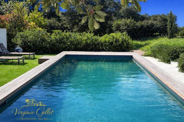 Villa contemporaine de plain-pied invite à quelques minutes des plages de Pinarello