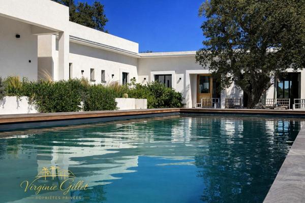 Villa contemporaine de plain-pied invite à quelques minutes des plages de Pinarello