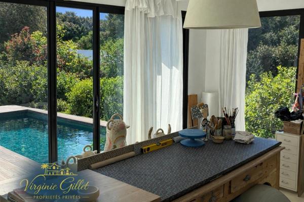 Villa contemporaine de plain-pied invite à quelques minutes des plages de Pinarello