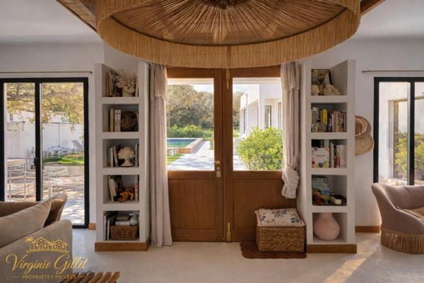 Villa contemporaine de plain-pied invite à quelques minutes des plages de Pinarello