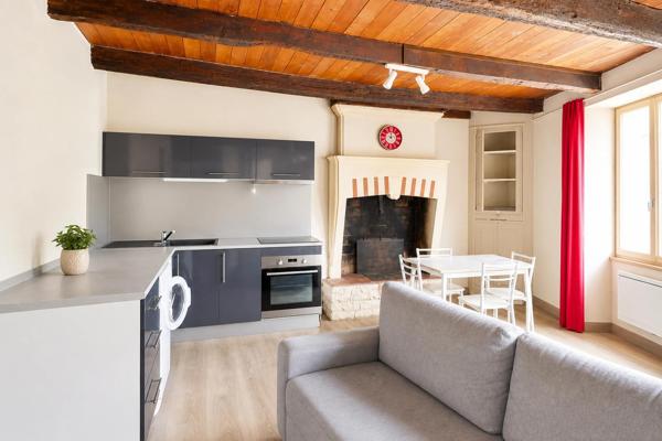 Idéal investissement locatif : Immeuble de 3 appartements dans une ville thermale à forte demande
