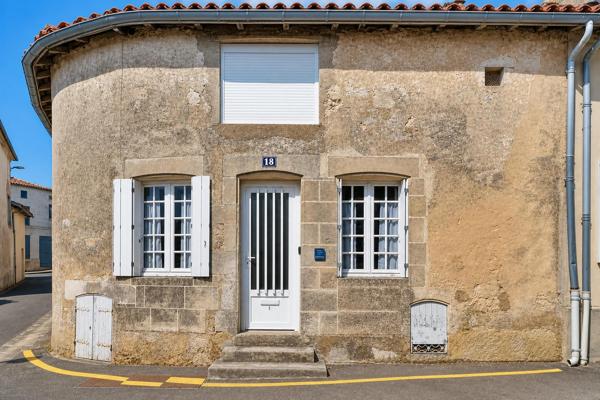 Idéal investissement locatif : Immeuble de 3 appartements dans une ville thermale à forte demande