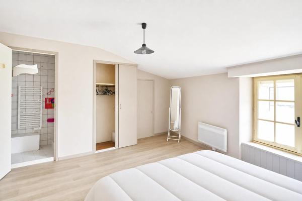 Idéal investissement locatif : Immeuble de 3 appartements dans une ville thermale à forte demande
