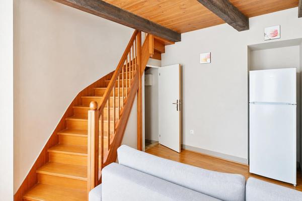 Idéal investissement locatif : Immeuble de 3 appartements dans une ville thermale à forte demande