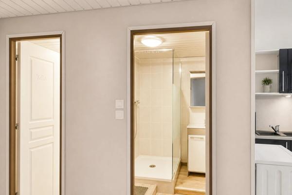 Idéal investissement locatif : Immeuble de 3 appartements dans une ville thermale à forte demande