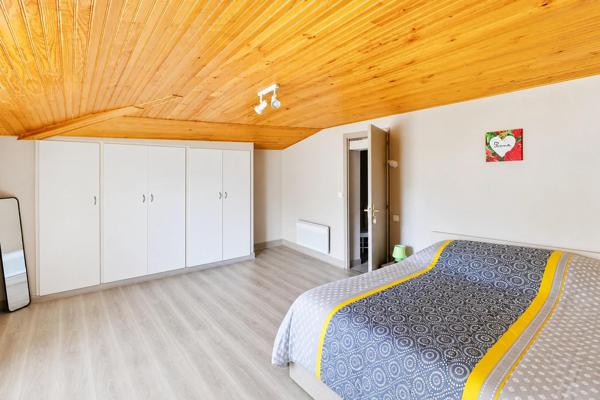 Idéal investissement locatif : Immeuble de 3 appartements dans une ville thermale à forte demande